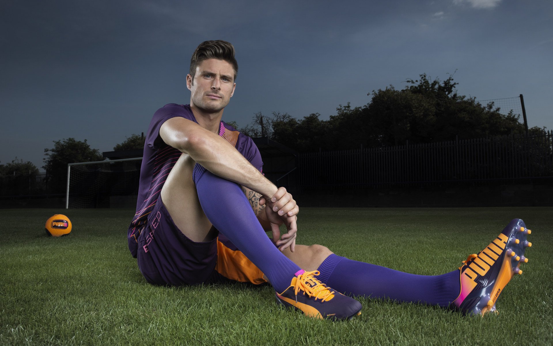 曼城挑战阿贾克斯:各自实力碰撞,曼城签阿克