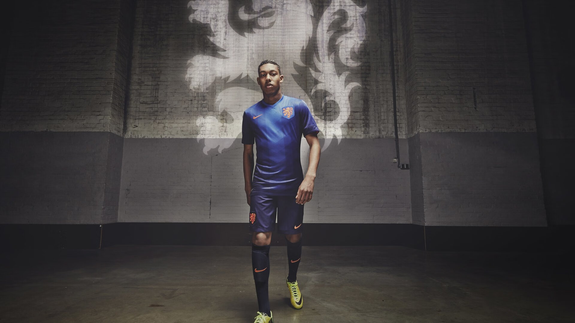 莫莉·奥卡拉汉冲刺力十足赢得掌声，奥斯卡莫利亚